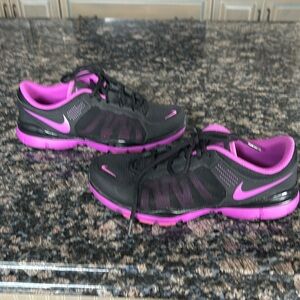 NIKE TRAINING FLEX TR2 SIZE 7.5